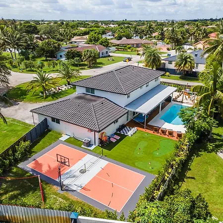 Ultimate Vacation Retreat Heated Pool & Mini Golf L63 Villa